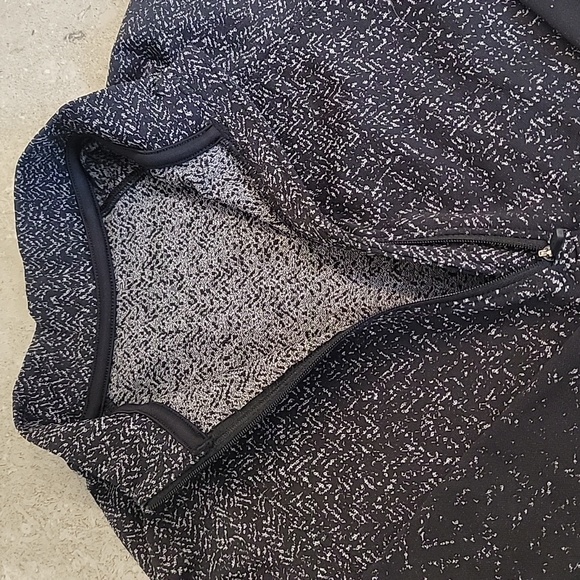 Lululemon semi-crop black half zip herringbone size 6 - Picture 4 of 6